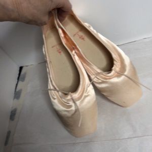 Professional ballet shoes